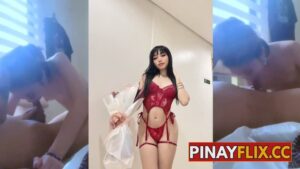 Nabigyan Lang ng Flowers Lumuhod Naman Agad