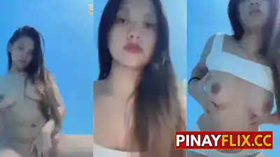 Pinakita ng Tindera Ang Sariwang Tahong