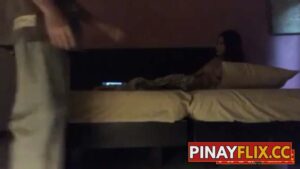 Sabi Magkahiwalay Sila ng Kama Pero Pinagdikit Naman